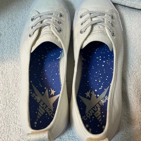 NWOT Converse All Stars girls white ballet lace slip on in size 5.5